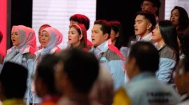 Kehadiran Erick Thohir dan Khofifah Indar Parawansa dalam debat cawapres. (Facebook.com/@Erick Thohir)
