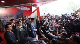 Menteri Pertahanan Prabowo Subianto menerima penganugerahan jenderal bintang 4 dari Presiden Joko Widodo. (Dok. Tim Media Prabowo)

