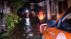 Tim BPBD Kota Semarang melalukan monitoring dan kaji cepat atas bencana banjir akibat cuaca ekstrem di Kota Semarang, Jawa Tengah. (Dok. BPBD Kota Semarang)

