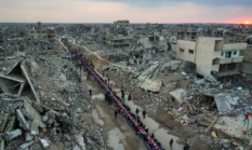 Di Tengah Reruntuhan Rumah Bangunan yang Hancur, Warga Gaza Palestina Berbuka Puasa Ramadhan