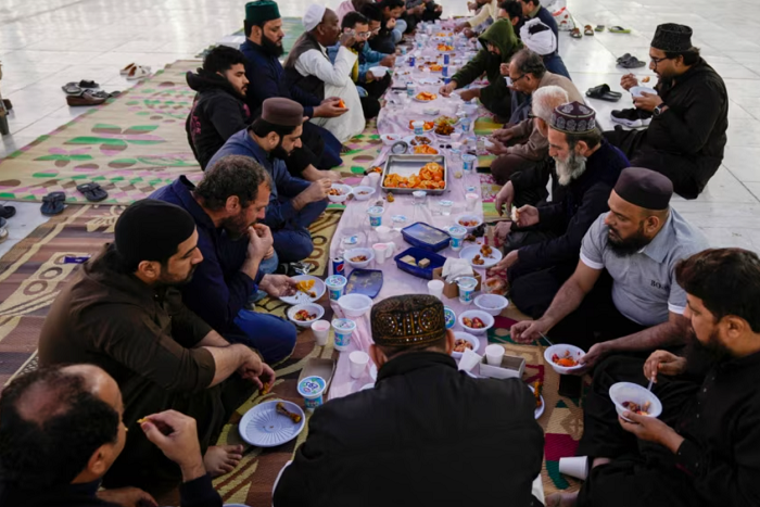 Umat Islam di Berbagai Belahan Dunia Sambut Ramadan. (Dok VOA Indonesia)