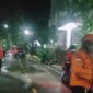 Tim Reaksi Cepat BPBD Kota Bekasi melakukan assessment di lokasi di mana diterimanya laporan munculnya bau menyengat menyerupai gas di Kelurahan Mustikajaya, Kota Bekasi. (Dok. BPBD Kota Bekasi)