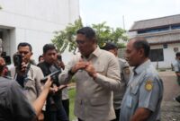 Wakil Menteri Pertanian Sudaryono saat berkunjung ke Balai Besar Peramalan Organisme Pengganggu Tumbuhan (BBPOP) Karawang, Jawa Barat, Kamis, 15 Mei 2025. (Dok. Kementerian Pertanian)