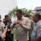 Wakil Menteri Pertanian Sudaryono saat berkunjung ke Balai Besar Peramalan Organisme Pengganggu Tumbuhan (BBPOP) Karawang, Jawa Barat, Kamis, 15 Mei 2025. (Dok. Kementerian Pertanian)