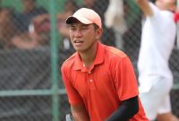 Lucky Candra merayakan kemenangan cepatnya atas Ajay Malik di lapangan M-25 Bali, membawa wakil Indonesia ke babak utama. (Instagram.com @luckynyo_)